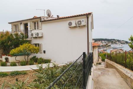 Apartman Pina Hvar Seaview Apartment